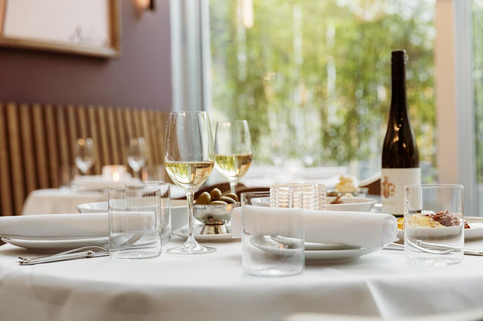 Dining table setting at Club Birdies